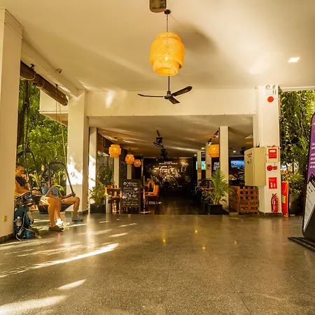 Mad Monkey Hostel Phnom Penh-3